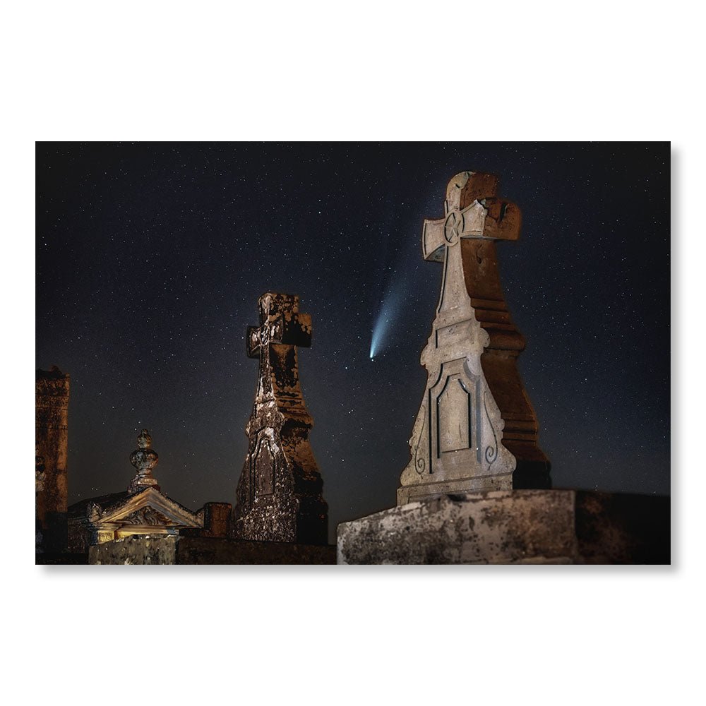 Tableau Moderne pas cher SBL0034 - Comète Neowise depuis un cimetière en Occitanie France - Tableau déco Spiritualité Espace