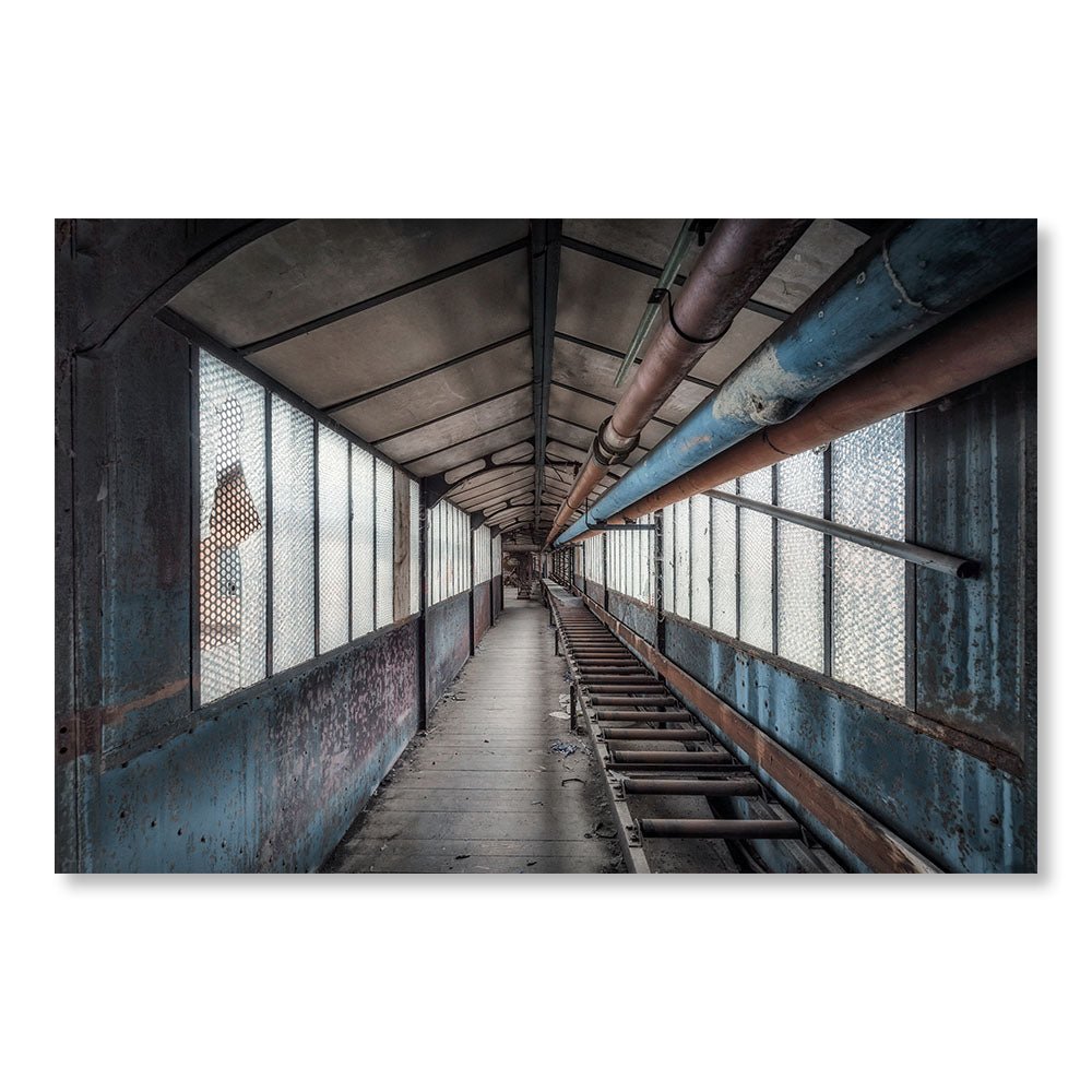 Tableau Moderne pas cher SBL0043 - Passerelle dans un bâtiment industriel abandonné en France - Tableau déco Graphique