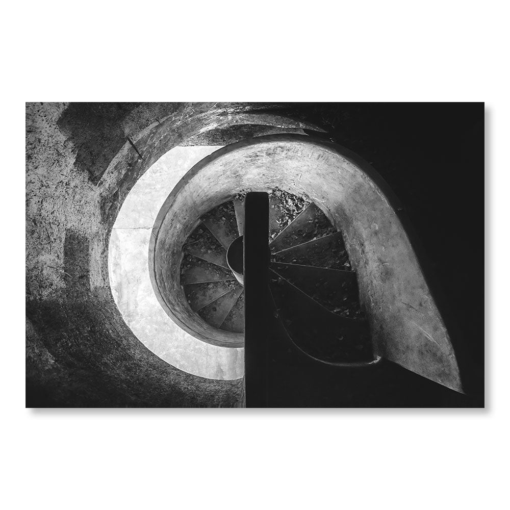 Tableau Moderne pas cher SBL0062NB - Ancien Escalier en spirale d'une cave à vin en Noir et Blanc - Tableau déco Graphique